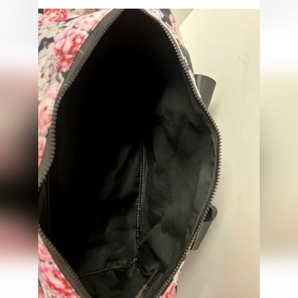 Kendall & Kylie Floral Weekender w/Detachable Wristlet - Picture 8 of 13